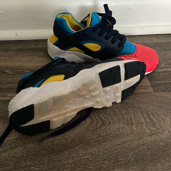 Shoes - Picture 2 of 3